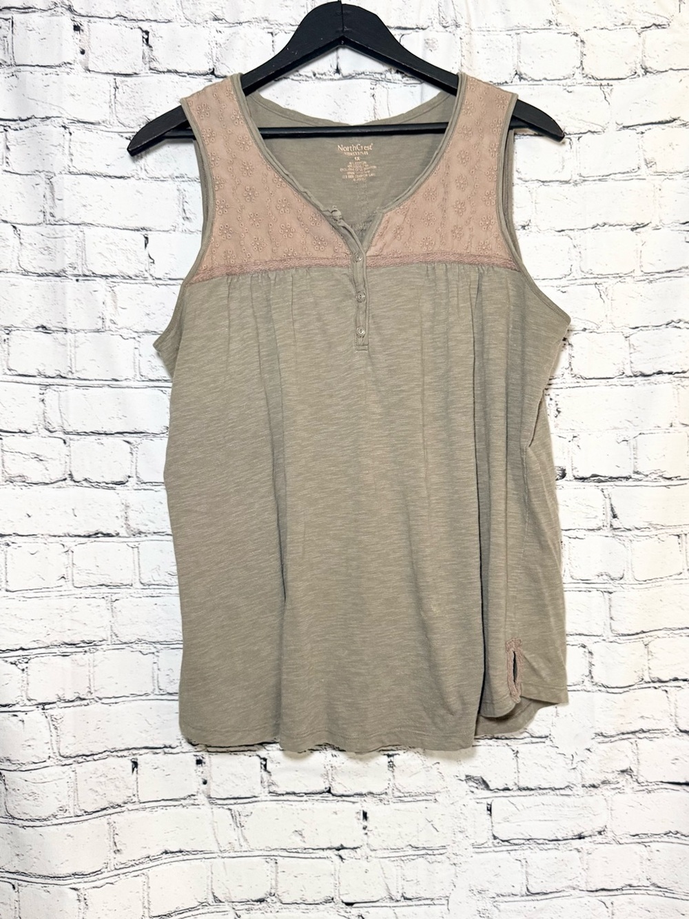 Northcrest Sleeveless Knit Tank with Pink Lace Yoke. Size 1X